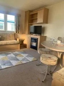 A14 is a 3 bedroom caravan on Whitehouse Leisure park with large decking - 科尔温湾