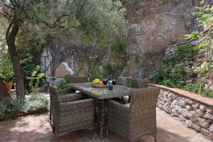 The Old Mill: Pool Sleeps 8 WiFi 4 bed views