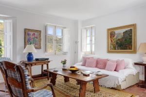 The Old Mill: Pool Sleeps 8 WiFi 4 bed views