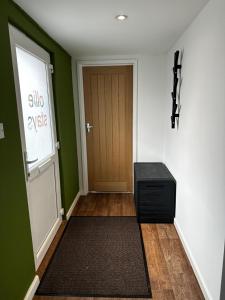 Entire Apartment super king bed close to Town Centre