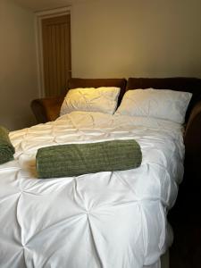 Entire Apartment super king bed close to Town Centre