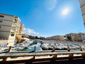 MARCO POLO - studio neuf avec parking & piscines