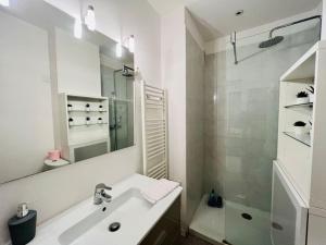 MARCO POLO - studio neuf avec parking & piscines