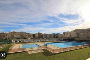 MARCO POLO - studio neuf avec parking & piscines