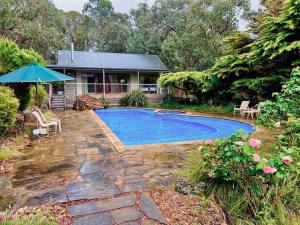 A Lovely Pool House in Forest