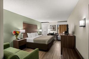 King Suite - Non-Smoking room in Quality Inn & Suites North Little Rock