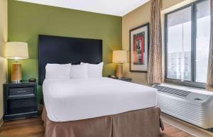 Deluxe Studio with 1 Queen Bed - Non-Smoking room in Extended Stay America Suites - Detroit - Ann Arbor - University South