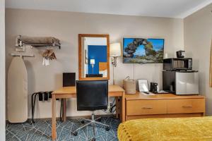 Queen Room - Non-Smoking room in SureStay by Best Western Spicer