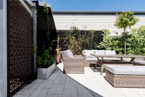 Central Elegance: Cottage Gem with Parking