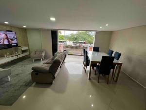 Apto 4 habitaciones privadas 140mtros