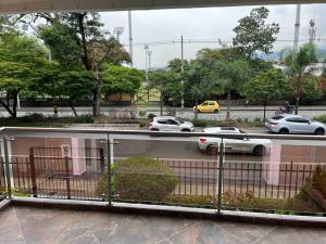 Apto 4 habitaciones privadas 140mtros