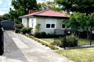 Stones on Standish TAHI - Mudgegonga
