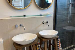 Stones on Standish TAHI