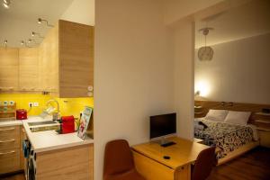 Modern Bright Cozy Top-floor Apartment & Terrace.