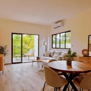 Modern home with pool - Hone Creek