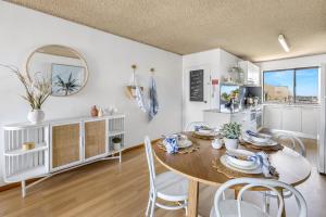 2-Bed near Beach with BBQ & Stunning Ocean Views