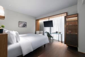 Phòng Giường Lớn Ở Góc (Corner King Room)