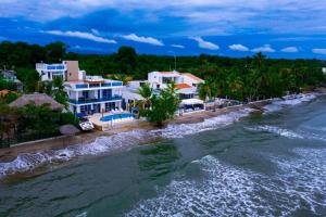 Cabañas Privadas en Playas del Francés con Piscina