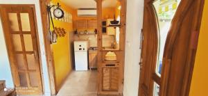 Kis ház az erdő mellett - Little house next to the forest