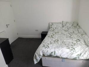 Ensuite Double-bed (G3) close to Burnley city centre