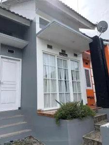 Villa ERICK Batu dekat Jatimpark 2 - Tlekung