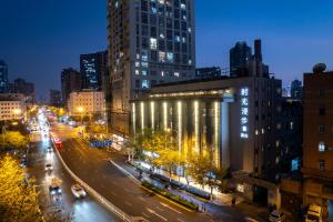 Time Traveller Boutique Hotel - Near Kunming North Railway Station, Dianchi Lake, Kunming Zoo, 10 minutes away from Chuanxingulou Subway Station, Free ice cream, mineral water, coffee, snacks and laundry service, Free GYM, English communication well