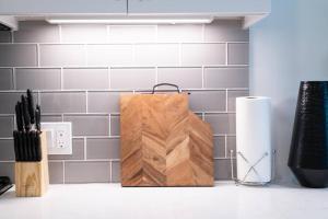 Comfy Apt with pool & hot tub in downtown LA