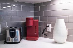 Comfy Apt with pool & hot tub in downtown LA