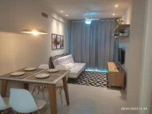 Apt novo e charmoso a uma quadra da Praia do Forte - Škorak