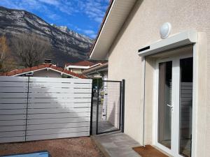 GRENOBLE SUD VARCES Suite privatisée au pied des Montagnes