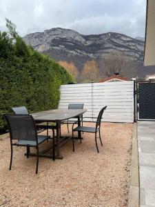 Appartements GRENOBLE SUD VARCES Suite privatisee au pied des Montagnes : photos des chambres