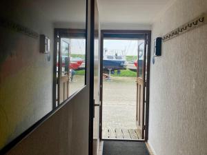 Chalet Valentina directly on the Lauwersmeer