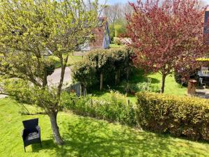 Joke am Deich 6 pers house with equipped terrace behind a dike at Lauwersmeer