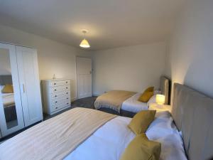Spacious 4BR Home Near The NEC The Airport and Heartlands Hospital