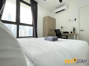 Balcony KLCC View Kampung Baru Luxurious