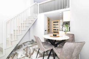 Central Oasis by the Sea, By Cohost