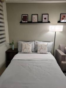 Cute Studio Unit w Big Windows - B Morgan T1