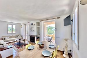 Villa with pool Calo den Real