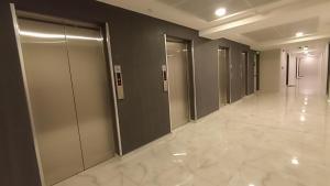 19th Floor Cozy Condo with Pool, Fitness, Parking Included in Price & Self Check in Available