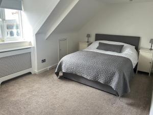 Large modern maisonette with parking