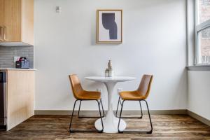 Ballard 1BR w Gym Rooftop Deck nr shopping SEA-268