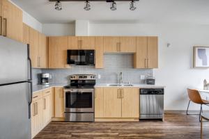 Ballard 1BR w Gym Rooftop Deck nr shopping SEA-268