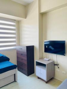 * *H2 Modern City Condo