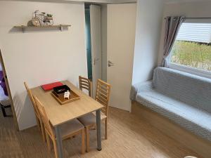 Mobil Home tout confort idéal pour 4 personnes dans le Domaine de Dugny CAMPING 4 ETOILES, Proche de Blois, du Zoo de beauval et des Châteaux de la Loire