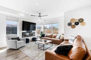 Five-Bedroom House room in A Sapphire Sunset townhouse
