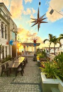 REEF HOUSE BACNOTAN White sand beach front with Private Swimming pool