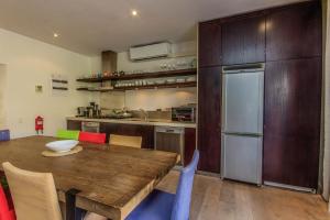 Luxury 2 Bedroom with roof deck and pool Dewaterkant