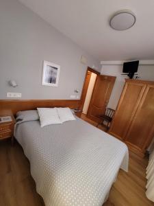 Double Room with Private Bathroom room in Hostal San Felix
