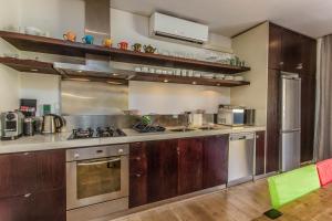 Luxury 2 Bedroom with roof deck and pool Dewaterkant