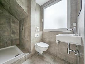 Tolstov Apartments - Monteurwohnungen - 3 Schlafzimmer - Küche - Balkon - Waschmaschine - 25 Min zur Messe DUS